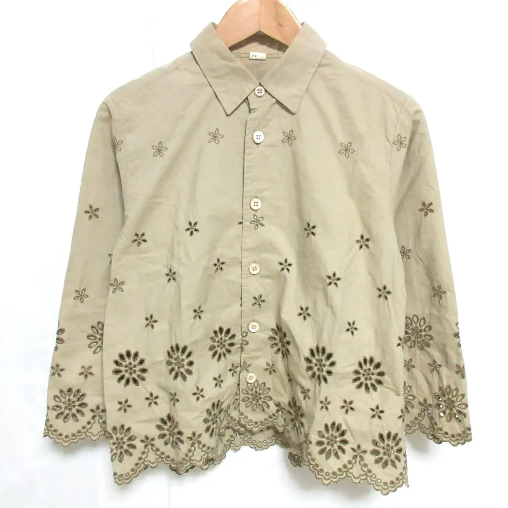 45R フォーティファイブアール 花柄刺繍 ダンプカットワークの四角シャツ ブラウス 2 ベージュ系