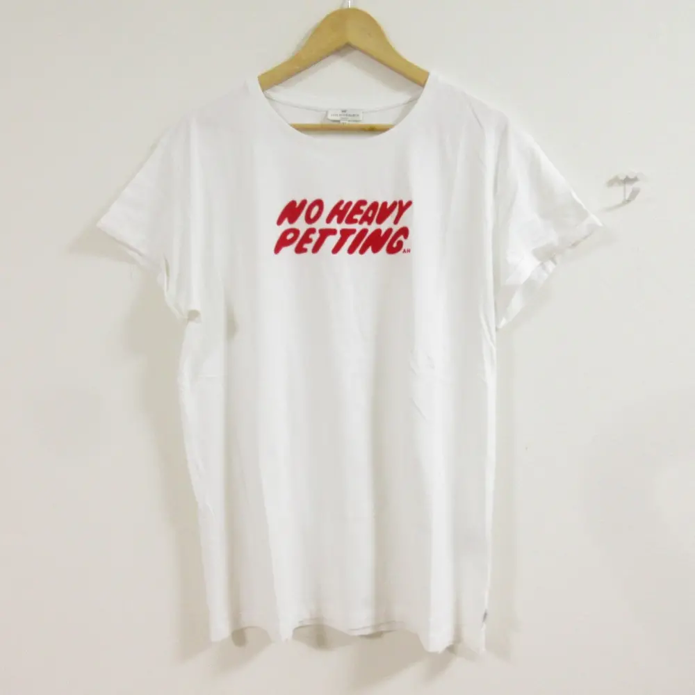 ANYA HINDMARCH アニヤハインドマーチ NO HEAVY PETTING フロッキープリント 半袖 クルーネック Tシャツ カットソー M～L ホワイト
