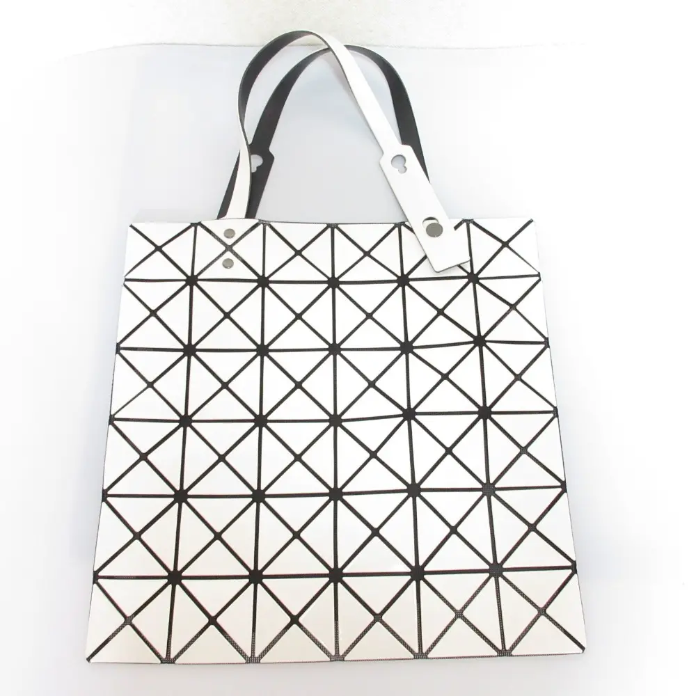 BAO BAO ISSEY MIYAKE バオバオ イッセイミヤケ ルーセントベーシック 6×6 トートバッグ BB63-AG053 ホワイト