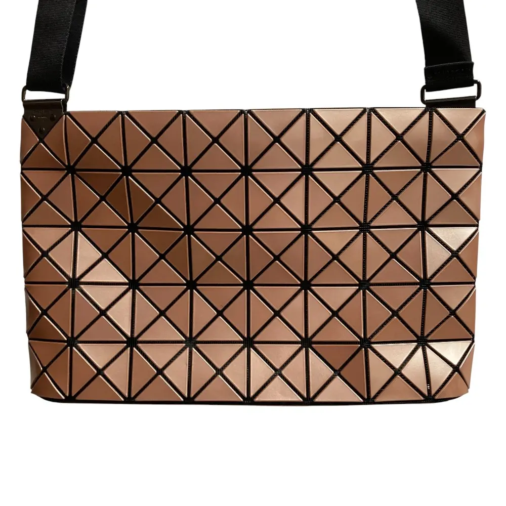 BAOBAO ISSEY MIYAKE バオバオ イッセイミヤケ ショルダーバッグ BB33-AG131 メタリックカラー