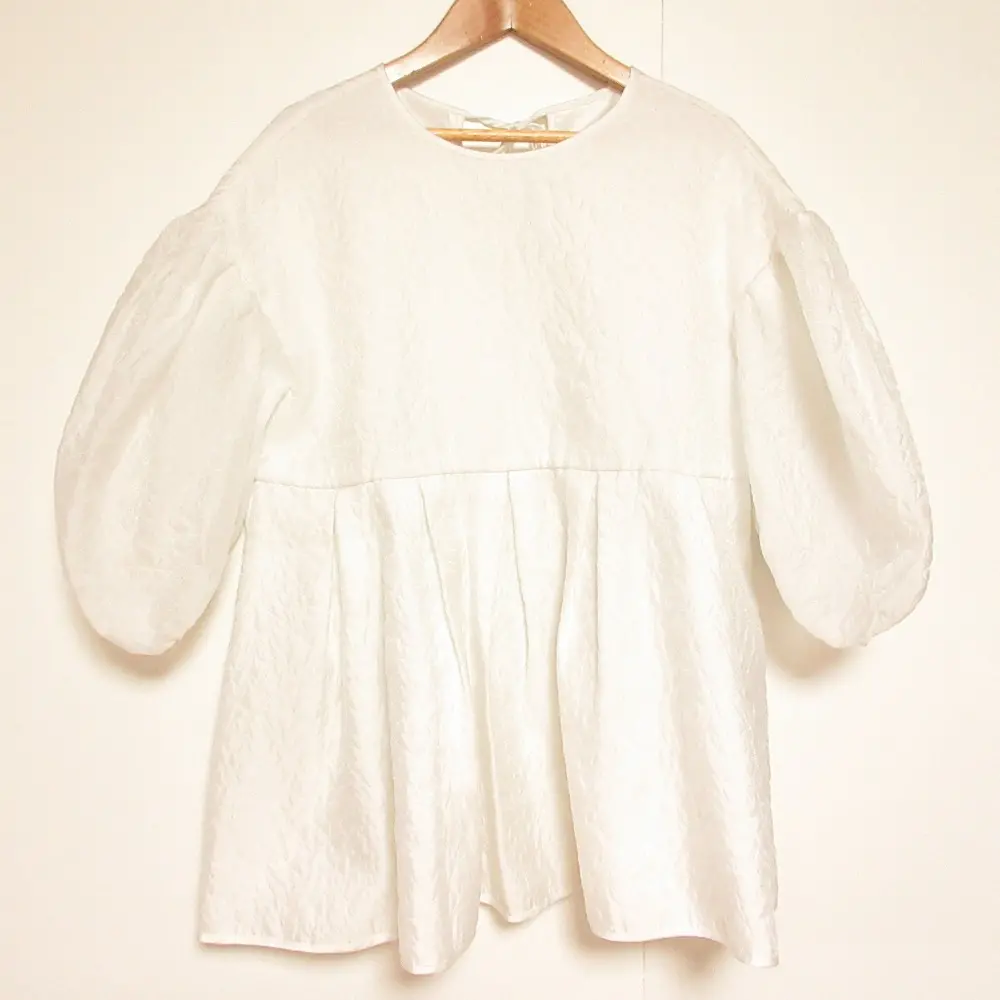 BLUELEA ブルレア SILKY JACQUARED BLOUSE ハーフスリーブ ペプラム ブラウス 232004 F ホワイト