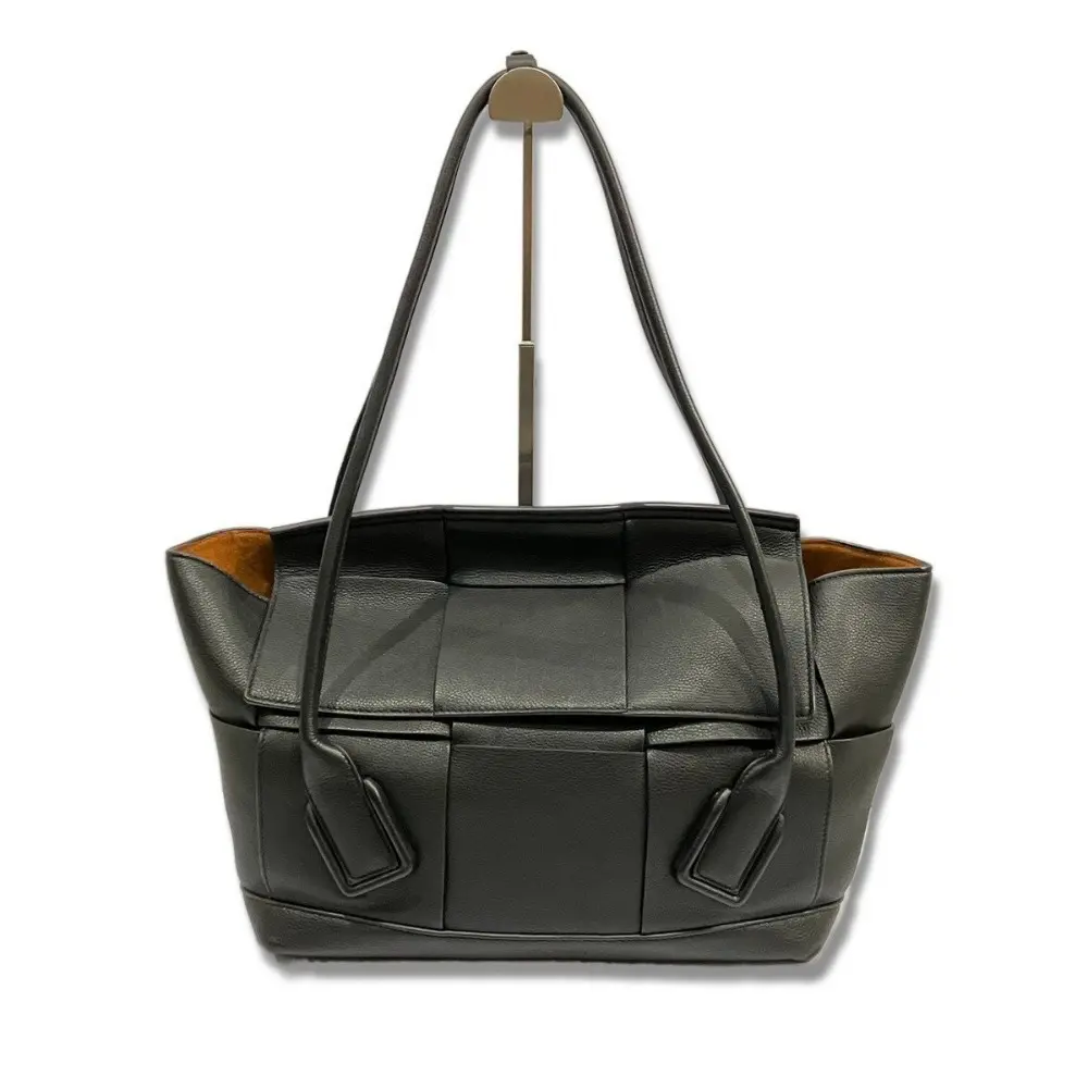 BOTTEGA VENETA ボッテガヴェネタ マキシイントレチャート アルコトート ミディアム ワンショルダーバッグ ブラック