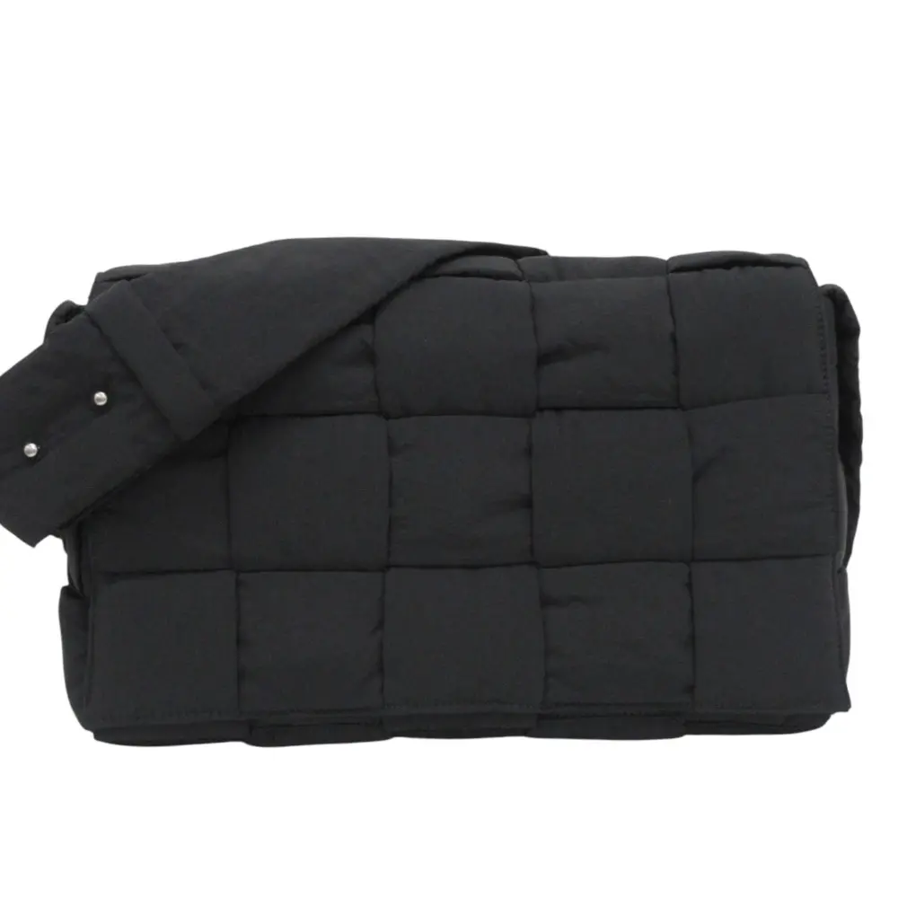 BOTTEGA VENETA ボッテガヴェネタ マキシイントレチャート パデッド テック カセット ショルダーバッグ 690133 ブラック