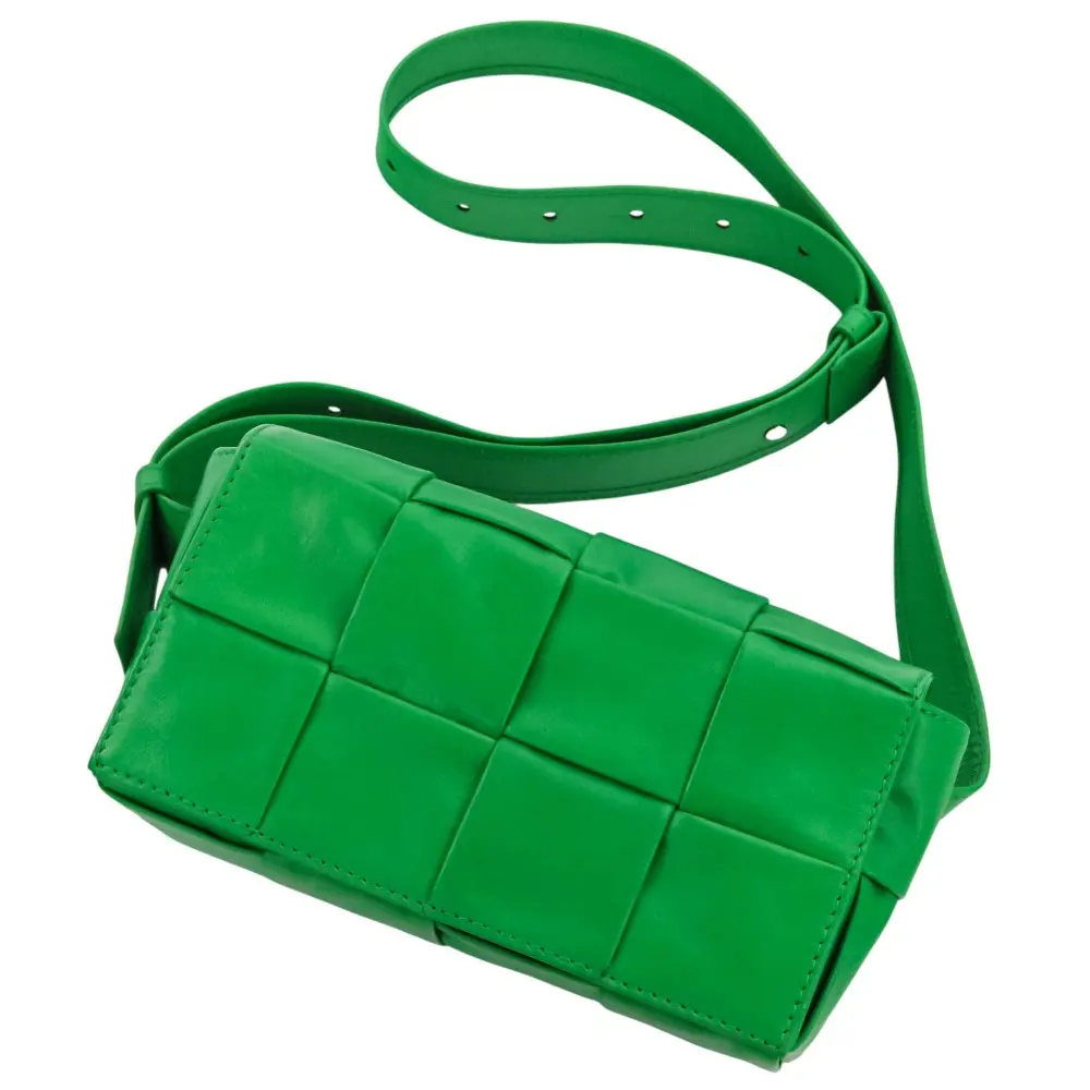 BOTTEGA VENETA ボッテガヴェネタ カセット マキシイントレチャートレザー ボディバッグ 651053 グリーン