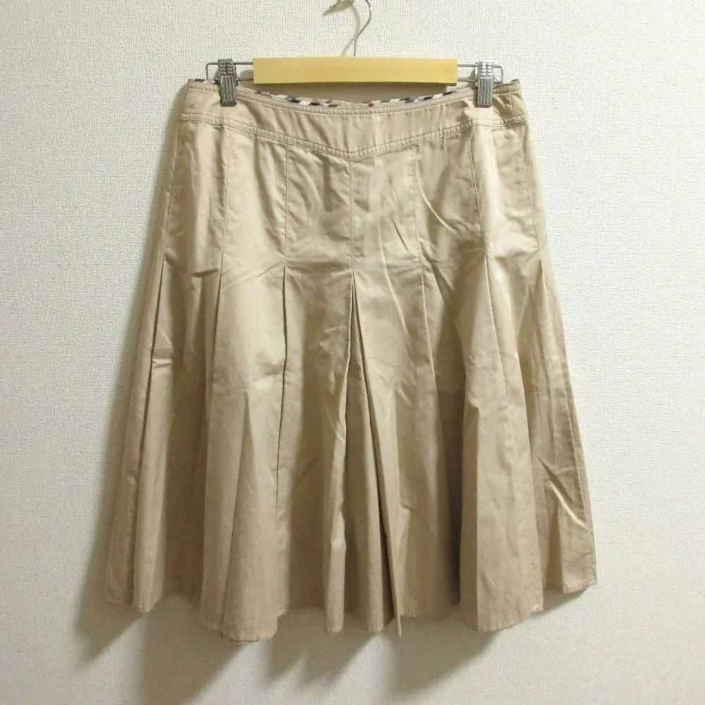 BURBERRY LONDON バーバリーロンドン ノバチェック パイピング ひざ丈 プリーツ フレアスカート 大きいサイズ 44 ベージュ