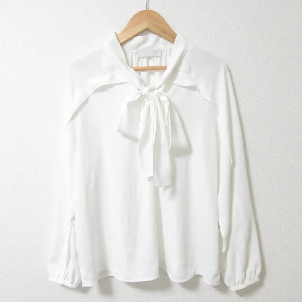24SS CELFORD セルフォード 長袖 くるみ釦 ボウタイ付き バンドカラーブラウス 36 ホワイト