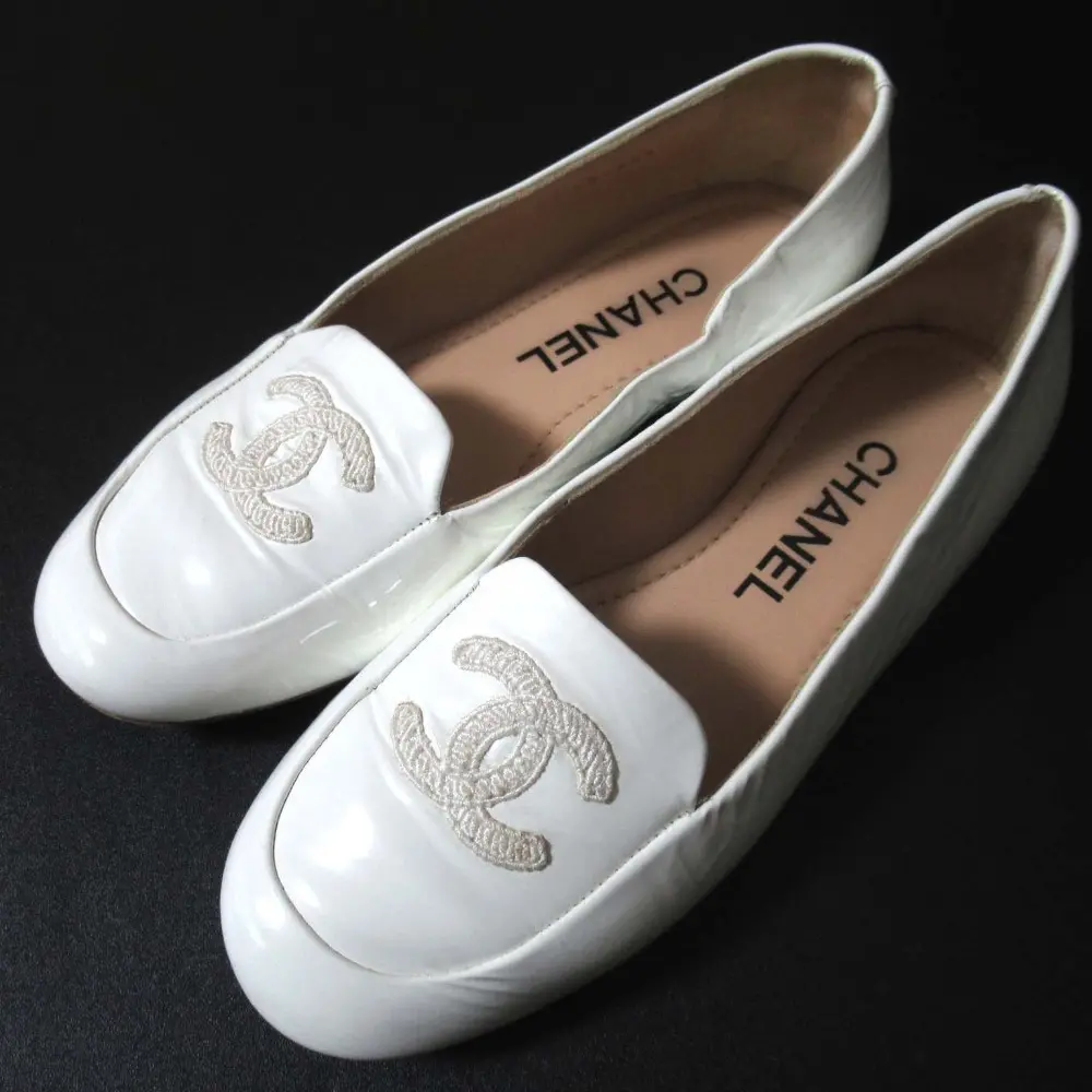 CHANEL シャネル ココマーク刺繍 パテントレザー フラットシューズ パンプス 35Cサイズ 22cm相当 ホワイト