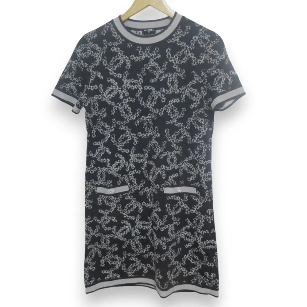 19P CHANEL シャネル ココマーク総柄 半袖 ニット ひざ丈ワンピース ドレス P60683K46389 チャコールグレー