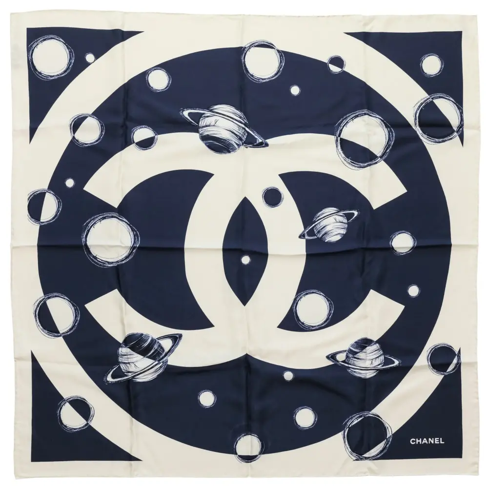 CHANEL シャネル 17K ココマーク プラネット シルク スカーフ アイボリー ネイビーの買取実績【2025年10月買取】