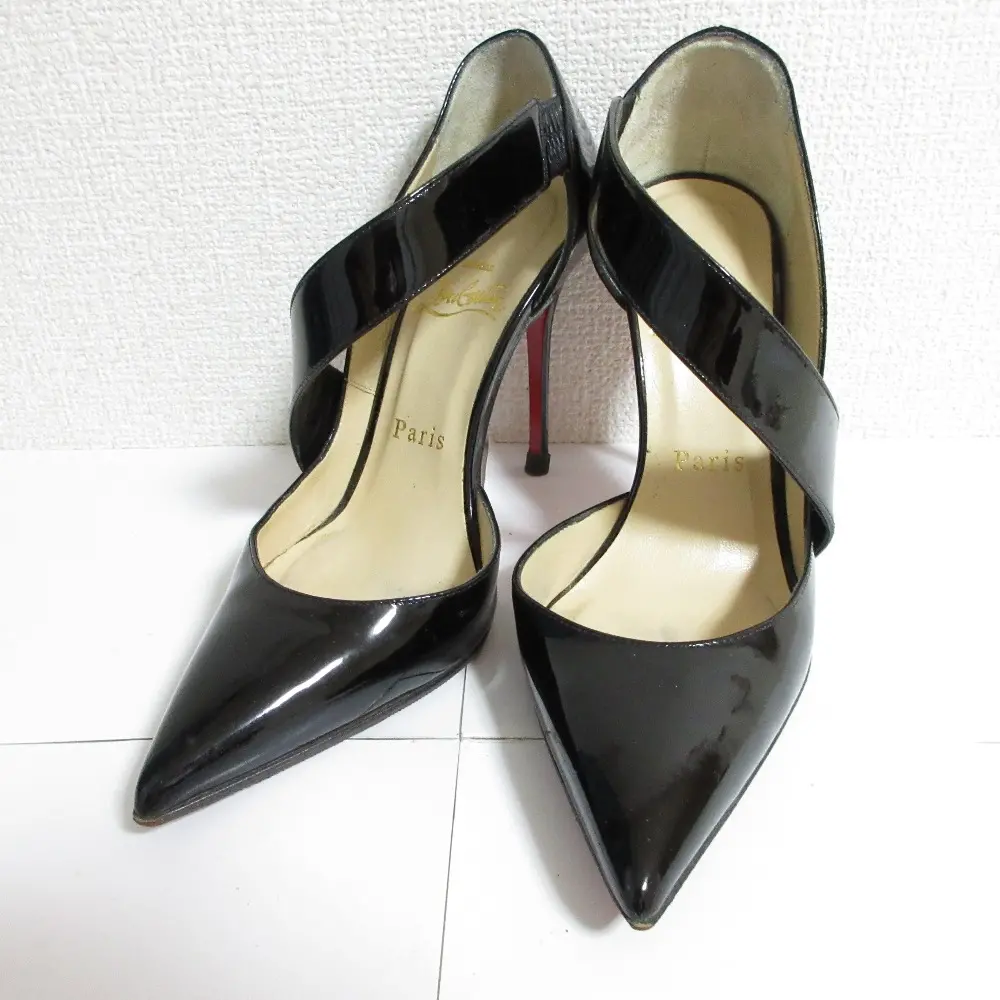 Christian Louboutin クリスチャンルブタン パテント ポインテッドトゥ 斜めストラップ パンプス 35.5 22.5cm相当 ブラック