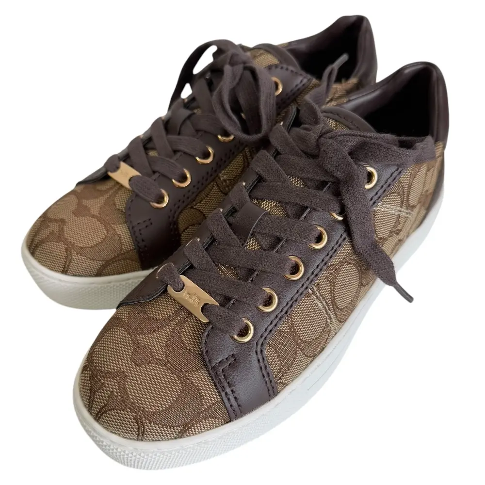 COACH コーチ PADDY シグネチャー柄 ローカットスニーカー A01922 35 22.5cm相当 ベージュ×ブラウン