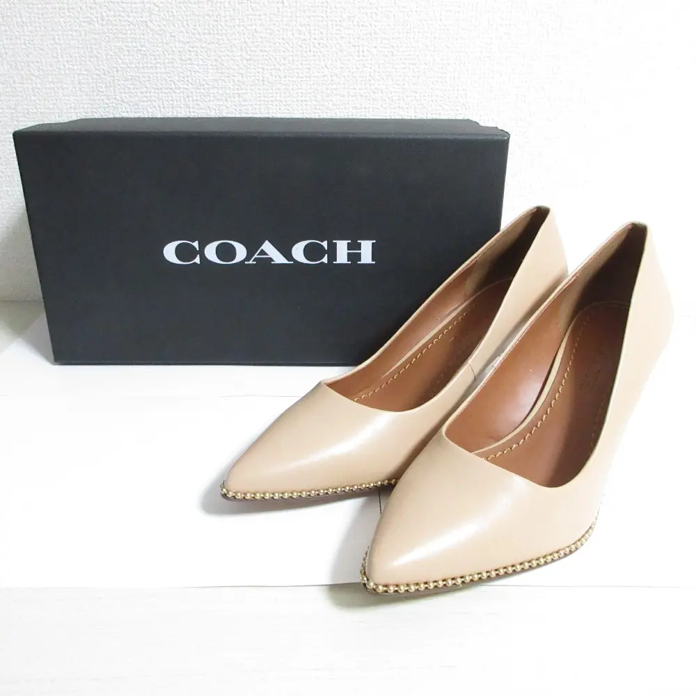 COACH コーチ OLLIE BC 60 LTR PMP レザー ボールチェーン装飾 ポインテッドトゥ パンプス 6.5C 23.5cm相当 ピンクベージュ