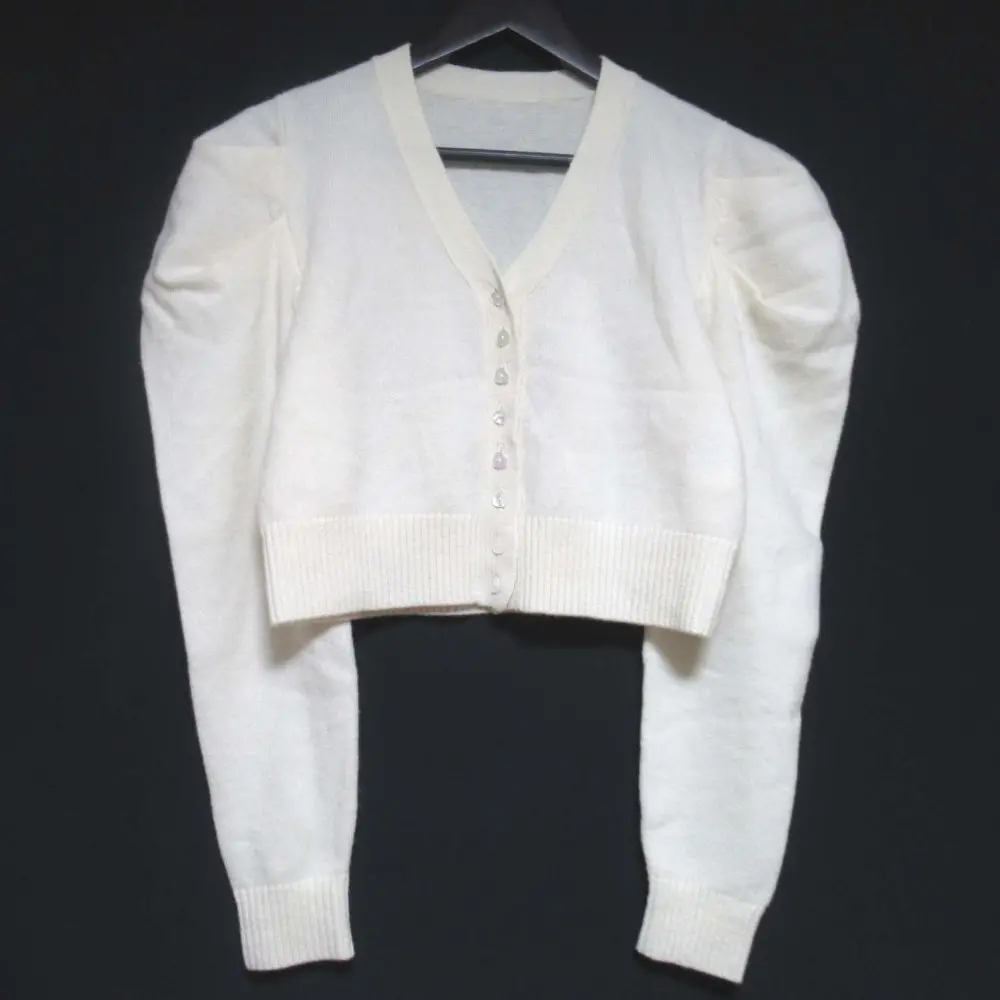 Cygne シーニュ Laure ウール ハートボタン ニット カーディガン アイボリーの買取実績【2025年3月買取】