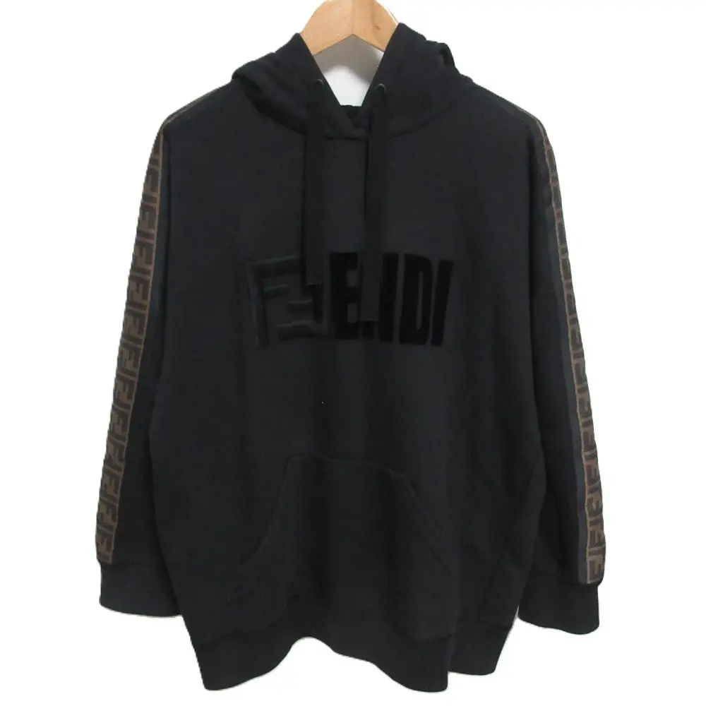 FENDI フェンディ ズッカ柄ライン フェルトロゴ スウェット プルオーバー フーディ パーカー 小さいサイズ XS ブラックの買取実績【2024年9月買取】