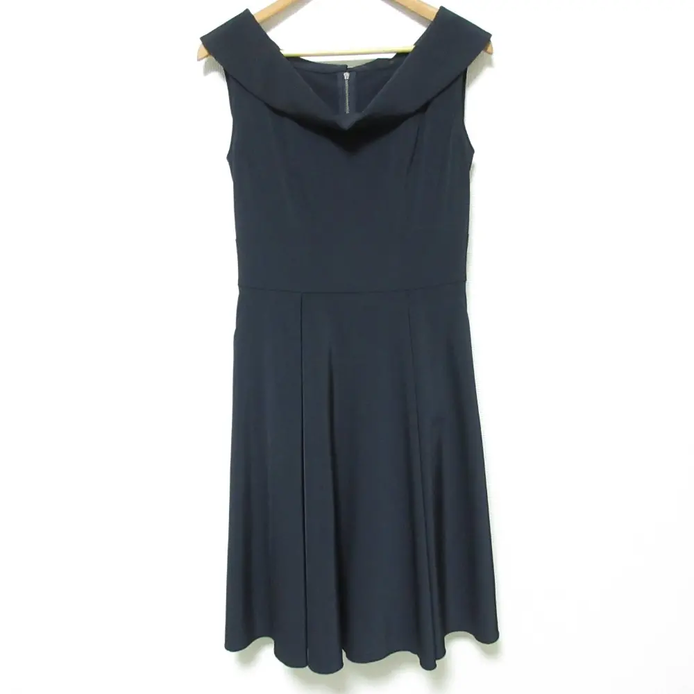 FOXEY NEW YORK フォクシーニューヨーク ストレッチ ノースリーブ ひざ丈 フレアワンピース 23807 サイズ40 ネイビーの買取実績【2025年12月買取】