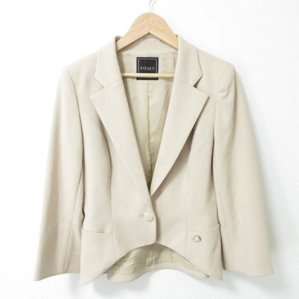 FOXEY フォクシー ウールストレッチ 1B くるみ釦 シングル スワローテイルジャケット テーラードジャケット 33532 38 ベージュ