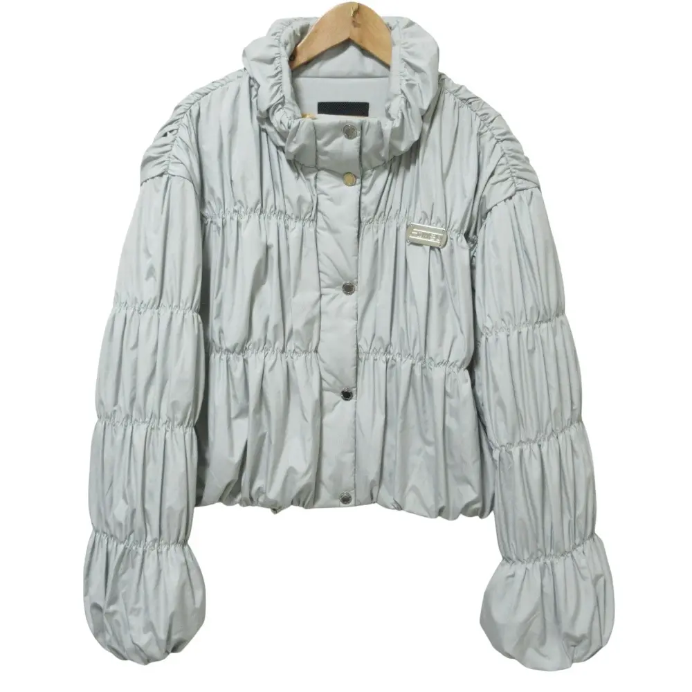 クリーニング済 FOXEY フォクシー Short Coat Neige メタルプレート タフタ 中綿 ショートジャケット 43870 40 スモーキーブルーの買取実績【2025年4月買取】