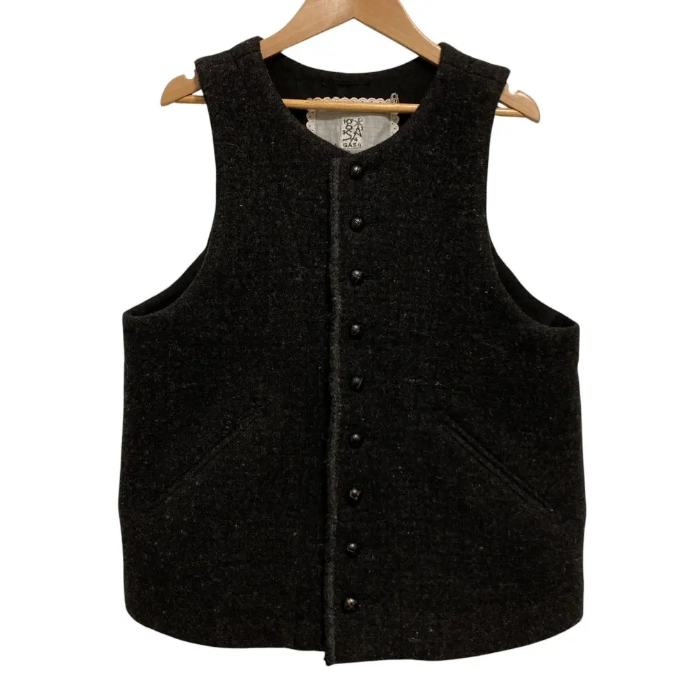 GASA ガサ ウール くるみボタン ベスト ジレ ブラック