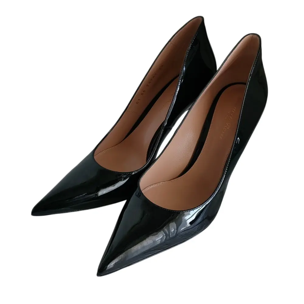 Gianvito Rossi ジャンヴィトロッシ パテントレザー ポインテッドトゥ パンプス サイズ39 25cm相当 ブラック