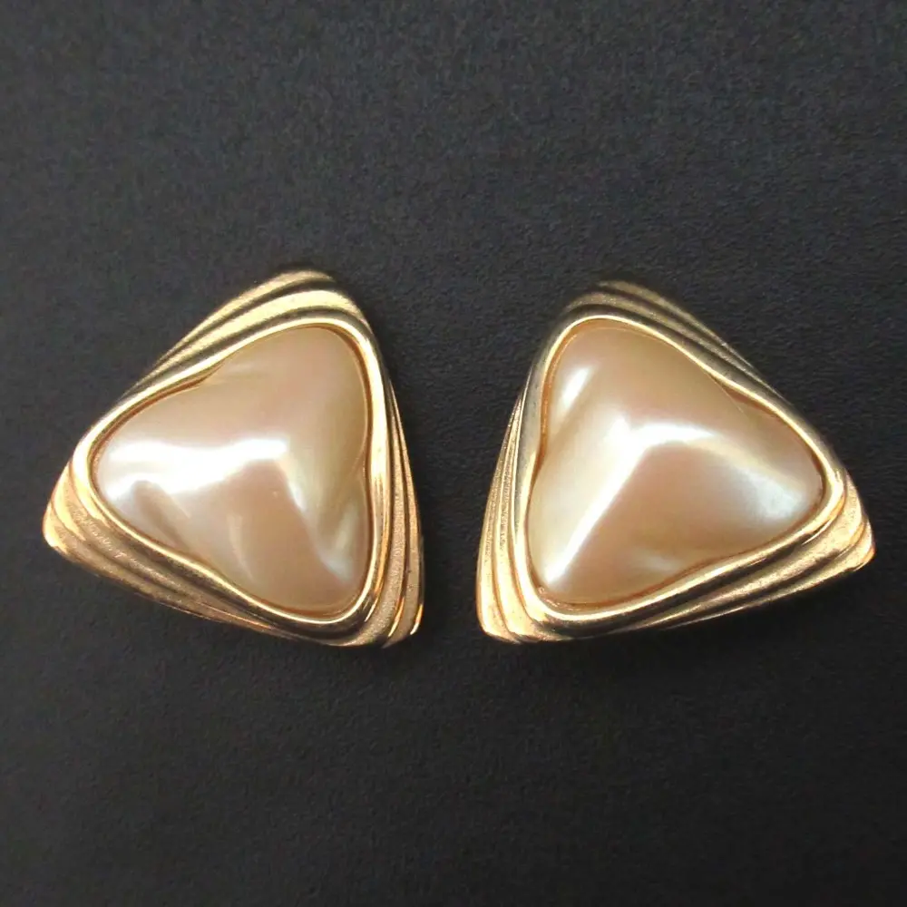 GIVENCHY ジバンシィ ジバンシー ヴィンテージ 三角 トライアングルモチーフ パール クリップ イヤリング アクセサリー GP ゴールド