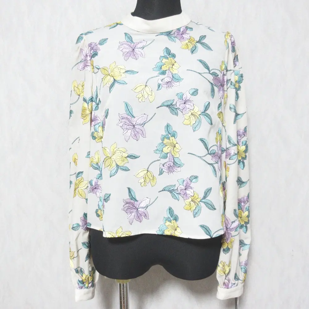 24SS GRACE CONTINENTAL グレースコンチネンタル フラワー刺繍ショートトップ プルオーバー ブラウス 0124141022 36 キナリ