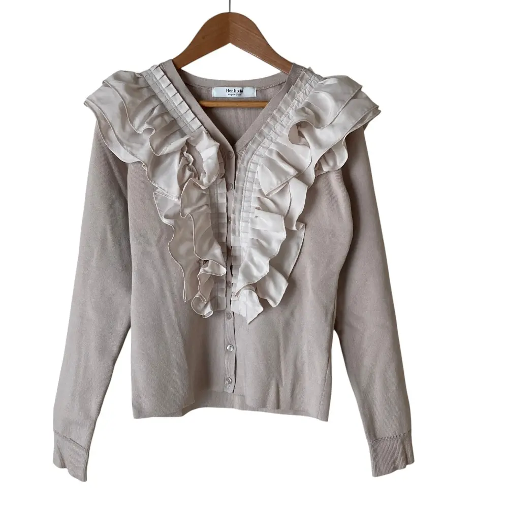 Her lip to ハーリップトゥ Ruffle Pleated Knit Cardigan ニットカーディガン 1264202023 サイズM ピンクベージュ