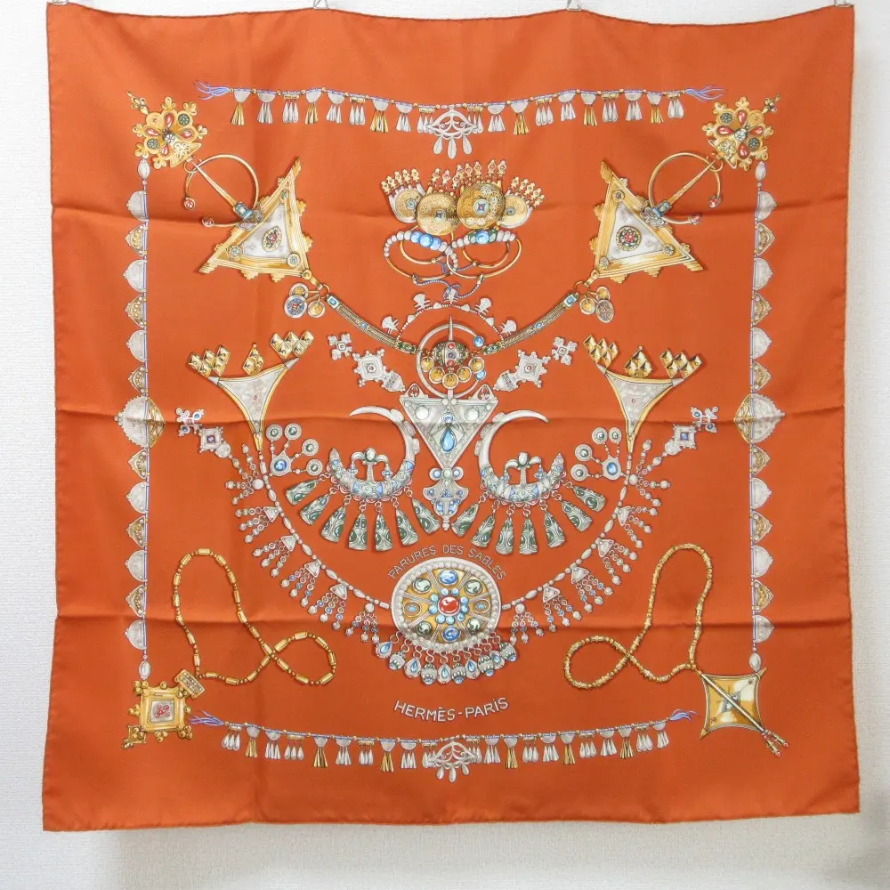 HERMES エルメス PARURES DES SABLES 砂漠のアクセサリー カレ90 シルク100％ 大判スカーフ オレンジ