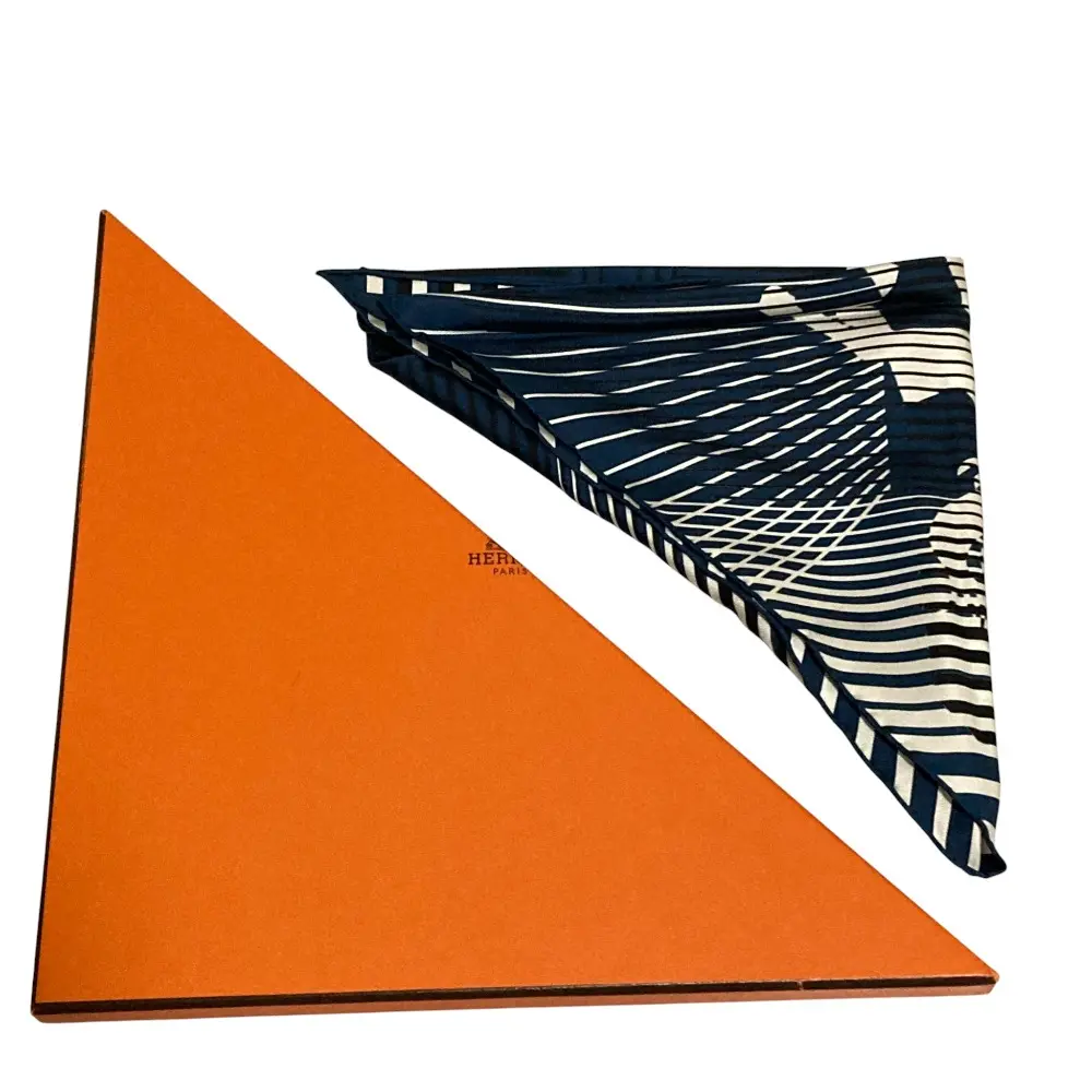 HERMES エルメス ポワントゥ シルクスカーフ 馬柄 ネイビー