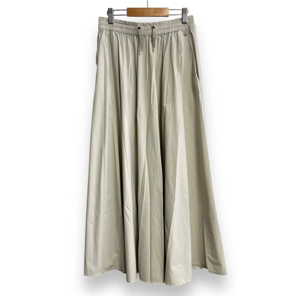 24SS HERNO ヘルノ ナイロン ストレッチ マキシ丈 ロングスカート イージーフレアスカート 40 ベージュの買取実績【2024年8月買取】