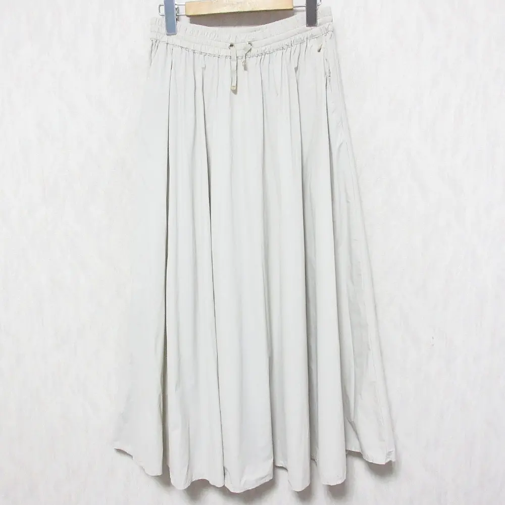 Herno ヘルノ LIGHT NYLON STRETCH ナイロン イージー フレア ロングスカート GN000007D サイズ42 ベージュの買取実績【2024年12月買取】