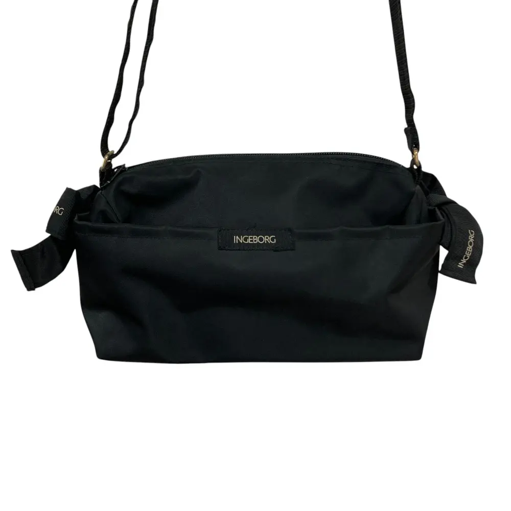 INGEBORG インゲボルグ サイドリボン ナイロン ショルダーバッグ ポシェット ブラック