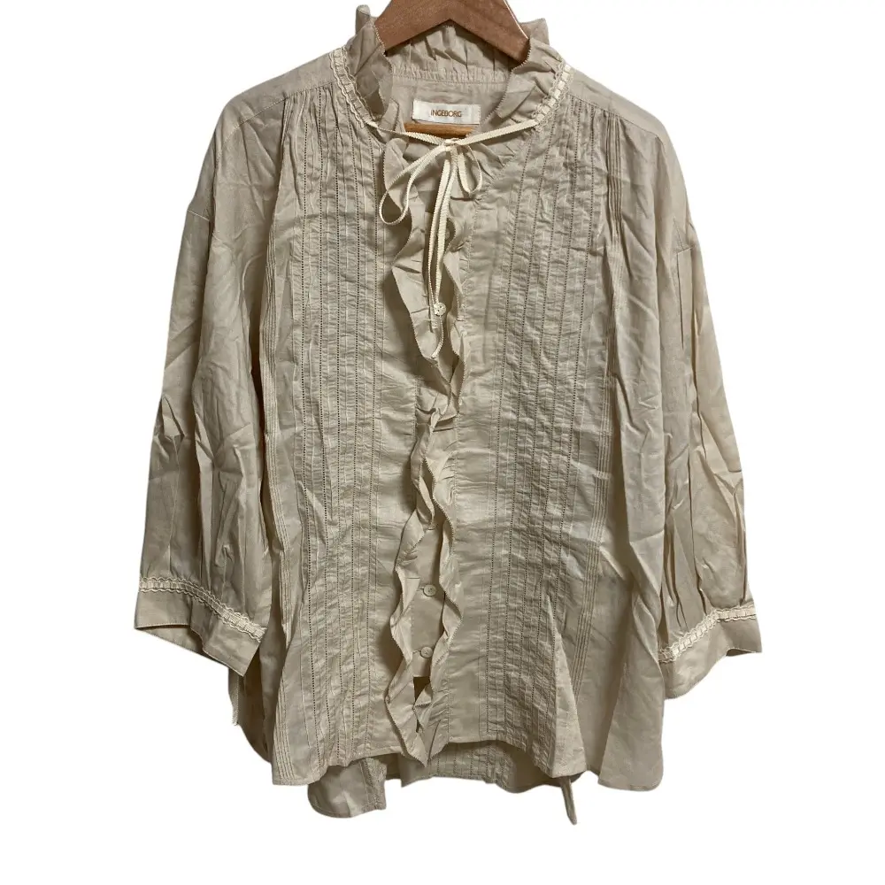23AW INGEBORG インゲボルグ コットンローンフリルブラウス シャツ A2233FB202 ベージュ