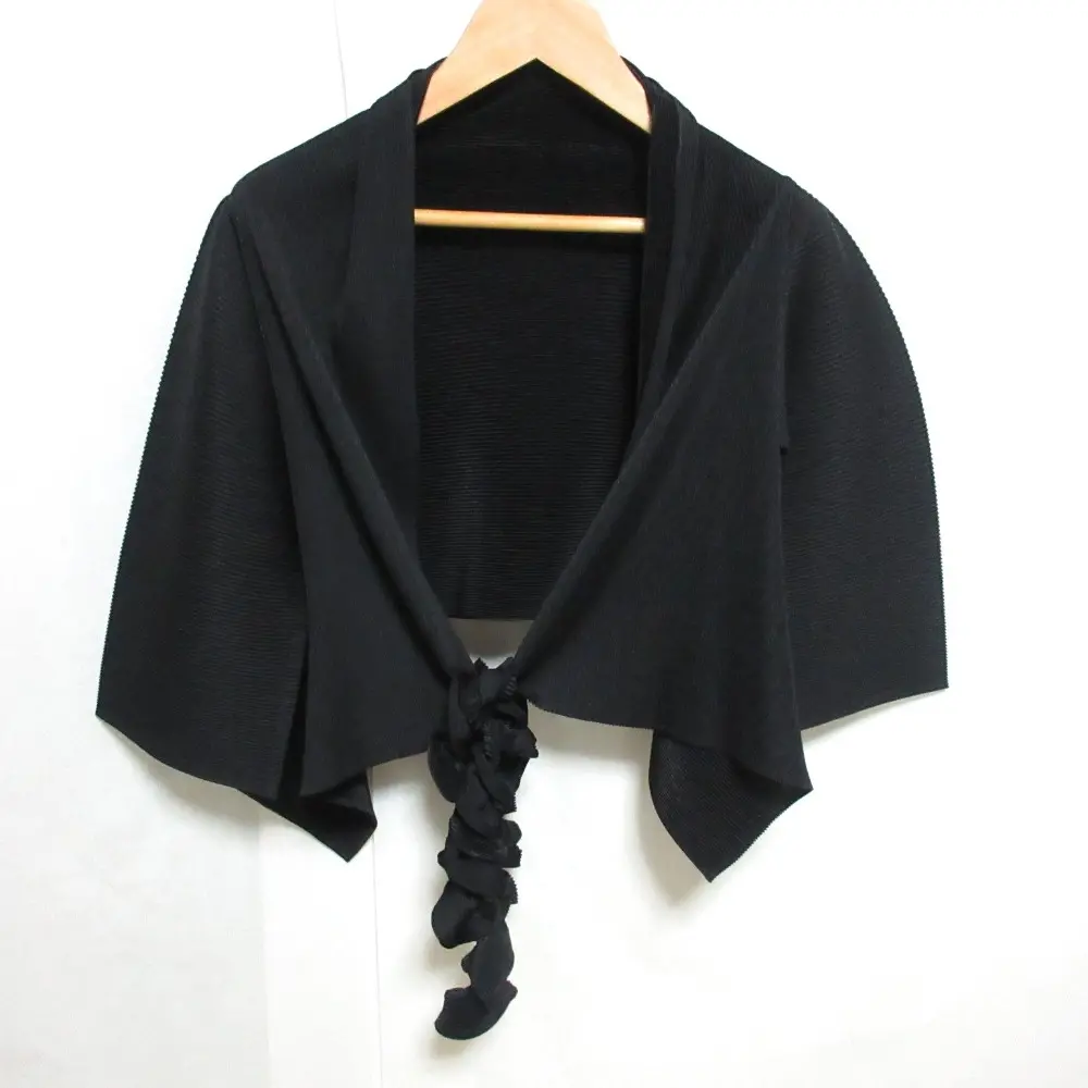 ISSEY MIYAKE FETE イッセイミヤケフェット プリーツ スパイラルコード ショート丈 カーディガン IF64FD702 2 ブラックの買取実績【2024年8月買取】