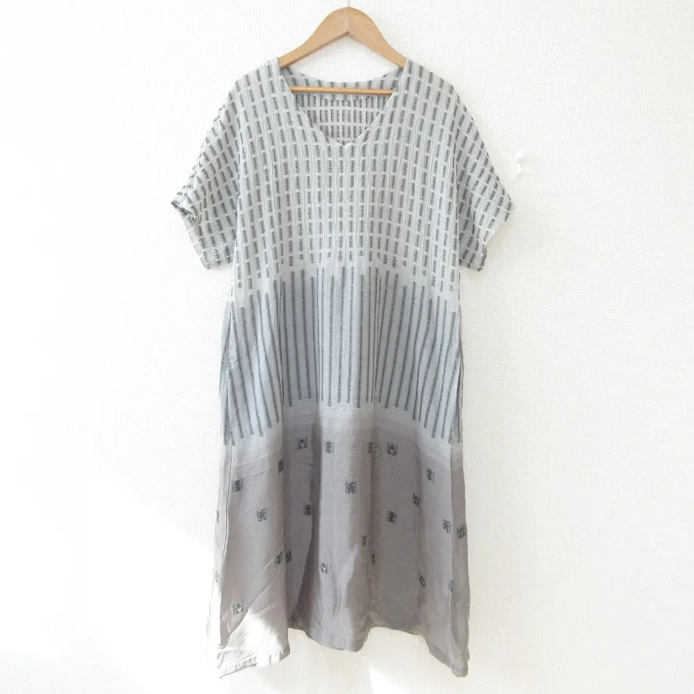 HaaT ISSEY MIYAKE ハート イッセイミヤケ 刺繍 切替 半袖 Vネック ひざ丈 ミディ丈 ジャガードワンピース 2 グレー