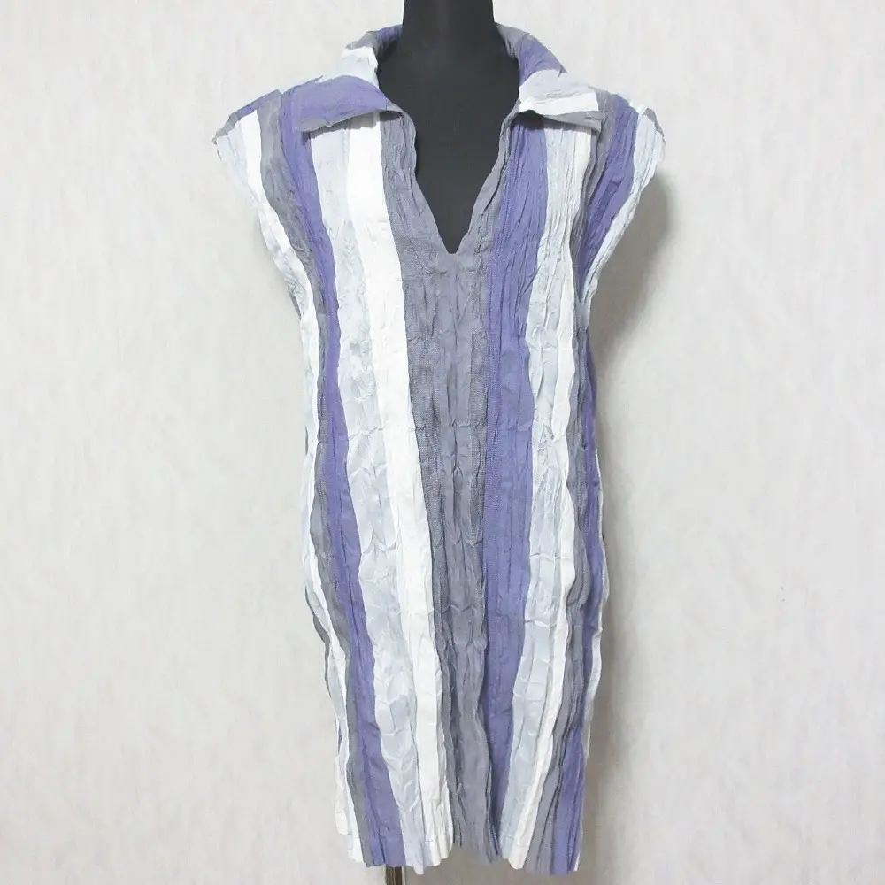 美品 me ISSEY MIYAKE いちご柄 半袖 カットソー ブラウス F 美品 me ISSEY MIYAKE いちご柄 半袖 カットソー ブラウス F