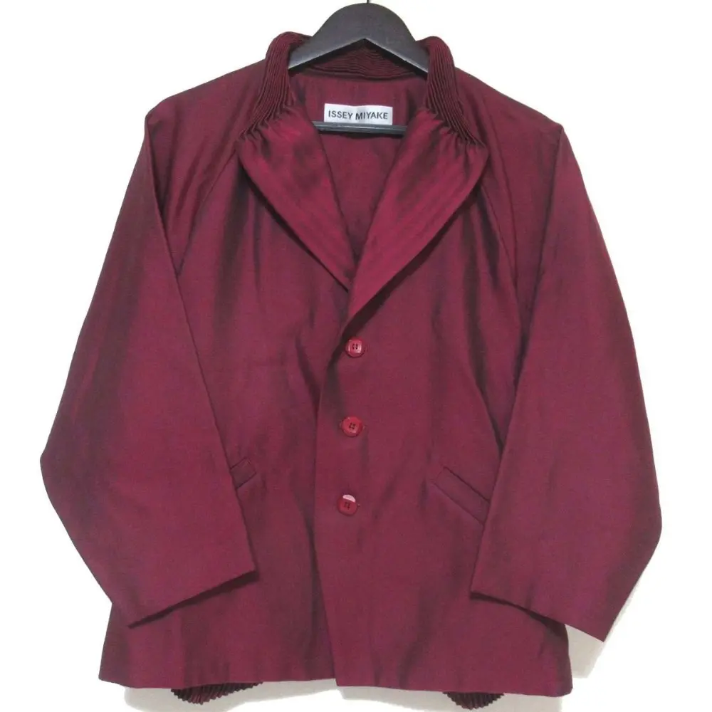 ISSEY MIYAKE イッセイミヤケ 3D スチームストレッチ プリーツ デザイン ジャケット IM53FD005 2サイズ ワインレッド