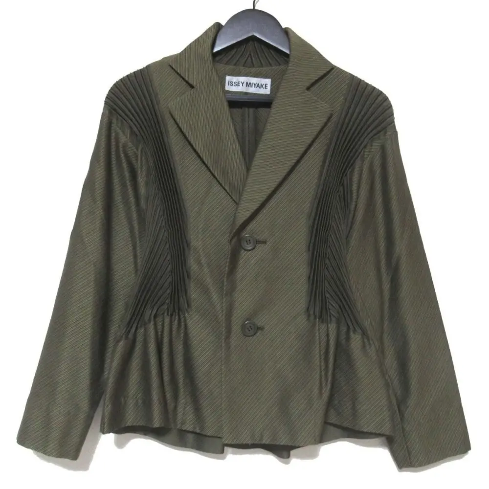 ISSEY MIYAKE イッセイミヤケ 3D スチームストレッチ プリーツ デザイン テーラードジャケット IM61FD002 2サイズ オリーブ カーキ系