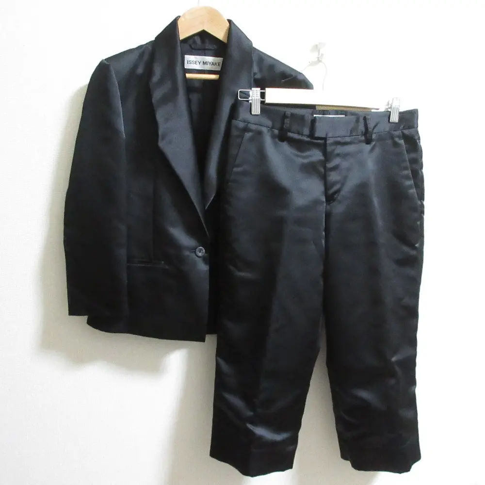 ISSEY MIYAKE イッセイミヤケ サテン地 クロップドパンツ ジャケット セットアップ サイズ2 ブラック
