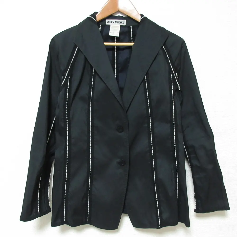 イッセイミヤケ ISSEY MIYAKEプリーツ加工ブルゾン ISSEY MIYAKE イッセイミヤケ ツイスト加工 シアー プリーツ ダブル