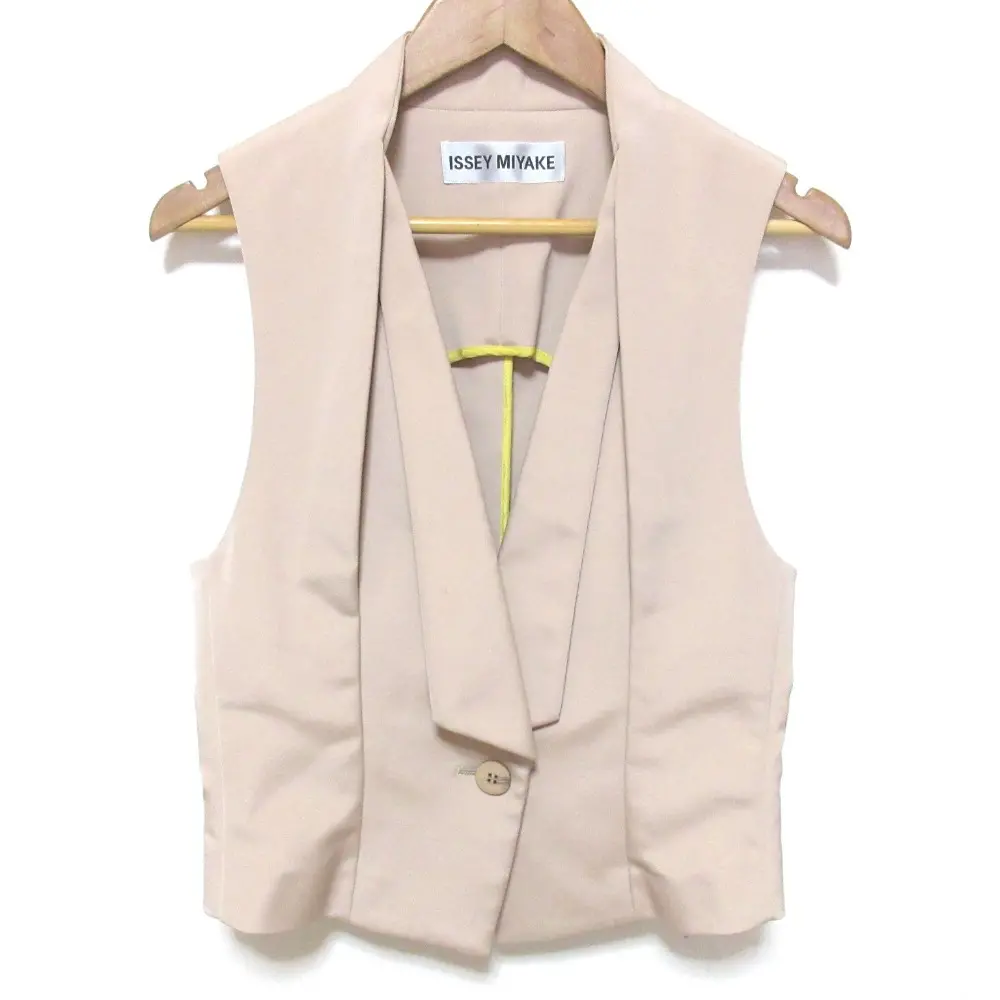 ISSEY MIYAKE イッセイミヤケ フェイクレイヤード ジレ ベスト IM21-FE504 サイズ2 ベージュ