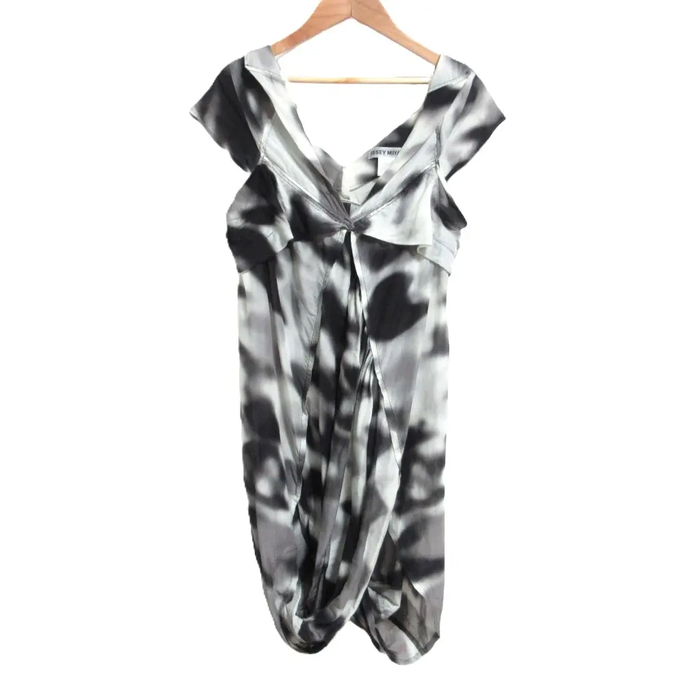 ISSEY MIYAKE イッセイミヤケ ノースリーブ 変形ワンピース IM13FH536 サイズ2 オフホワイト ブラック
