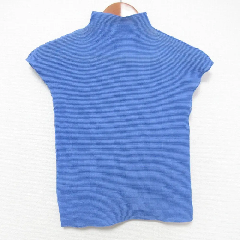 ISSEY MIYAKE me イッセイミヤケ スクエアプリーツ ハイネック ノースリーブカットソー ブラウス MI71FK623 ブルー