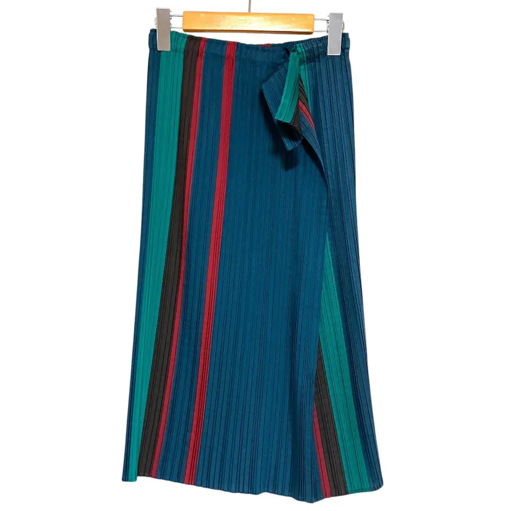 ISSEY MIYAKE イッセイミヤケ ストライプ柄 ひざ丈 プリーツスカート IM84FG610 サイズ2 マルチカラー