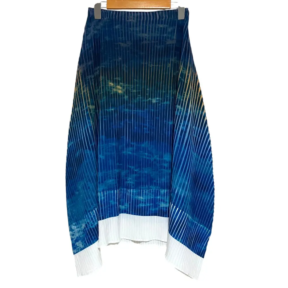 ISSEY MIYAKE イッセイミヤケ 転写プリント イージーウエスト プリーツスカート IM51FG127 サイズ2 ブルー系
