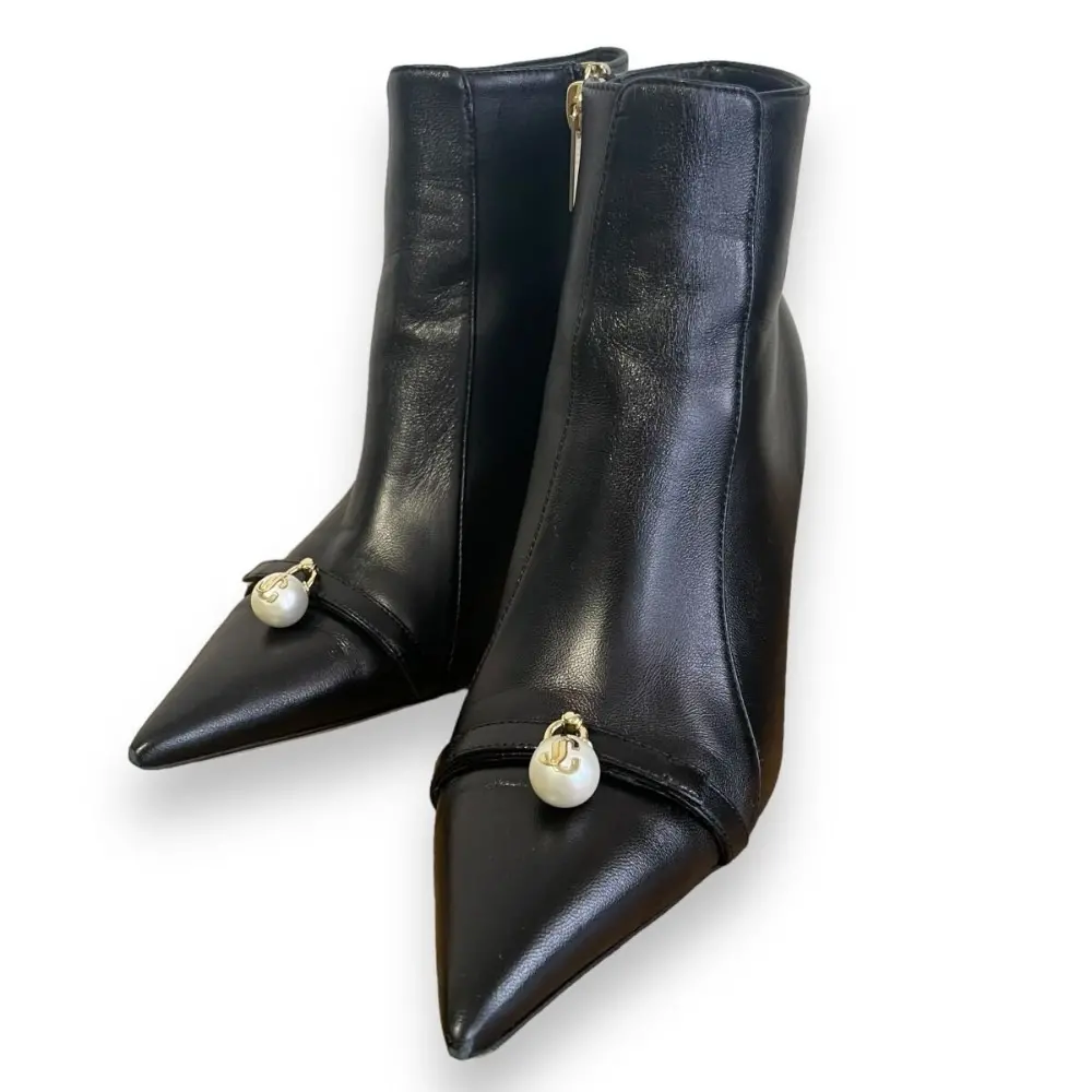 23AW JIMMY CHOO ジミーチュウ フェリシティ パール×JCロゴ レザー ポインテッドトゥ ショートブーツ 35 1/2 約22.5cm ブラック
