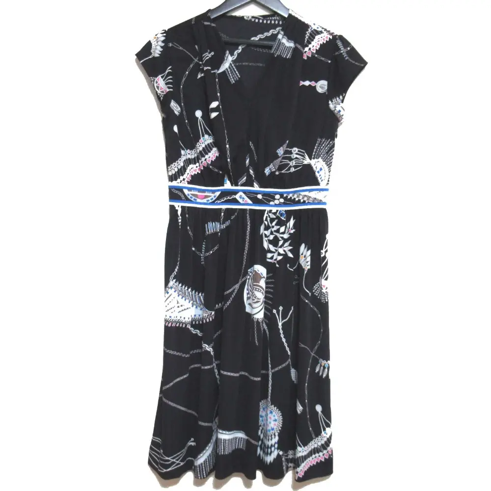 LEONARD レオナール 総柄 カンカン素材 ひざ丈 フレンチスリーブ Vネック ワンピース 42サイズ ブラック