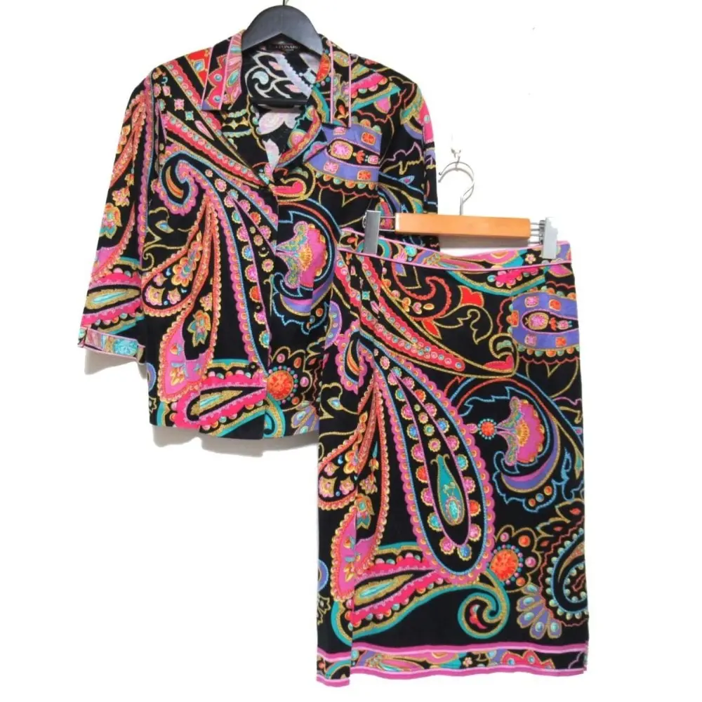 LEONARD レオナール 宝石 ペイズリー柄 総柄 オープンカラー ブラウス+ひざ丈 スカート セットアップ ブラック×マルチカラー