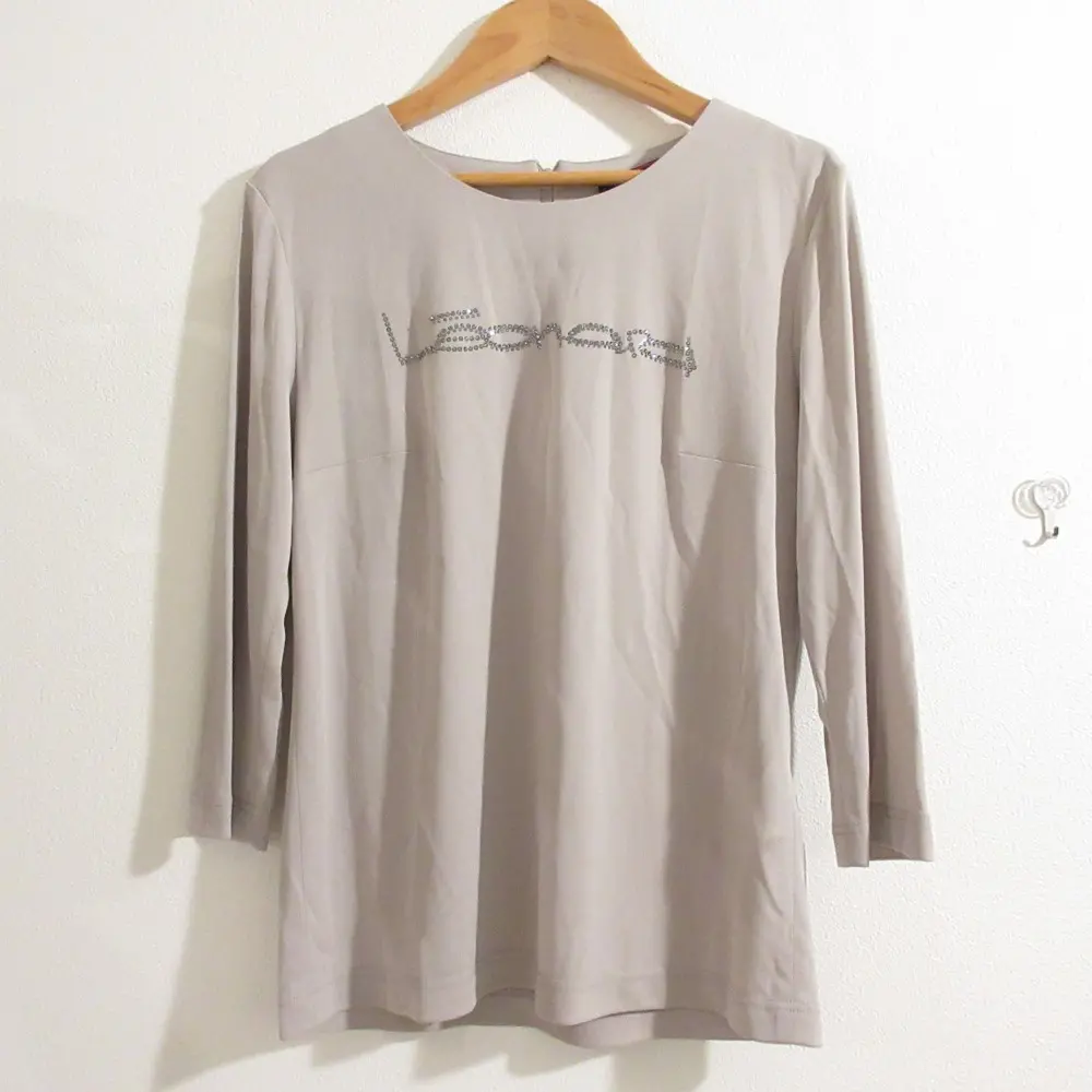 LEONARD レオナール カンカン ラインストーンロゴ 七分袖 プルオーバー ブラウス カットソー 38 グレー