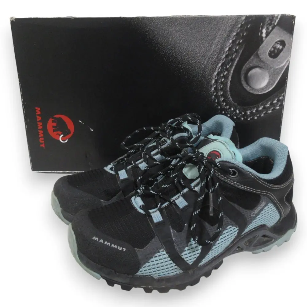 MAMMUT マムート Comfort Low GTX SURROUND Women’s ゴアテックス ローカットスニーカー 3020-0440 UK5 23.5 cm ブラック×ブルーの買取実績【2024年11月買取】