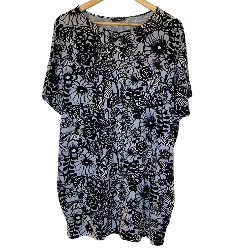 marimekko マリメッコ Auringon alla アウリンゴンアッラ ドルマンカットソー チュニック 52193-1-46846 S ブラック